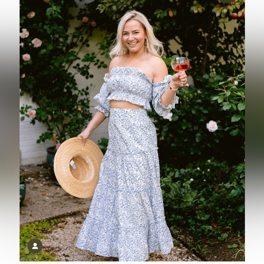 Jefferson Lane Blue Floral Off-Shoulder Top and Skirt Set Small